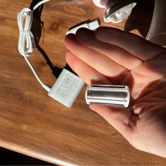 Philips Wet Dry Cordless Electric Razor - Picture 5 of 6